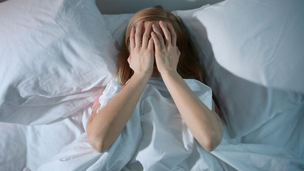 Deficiencia vitamínica detrás del síndrome de piernas inquietas / Virginia Tims Lawson / Universidad Por El Despertar