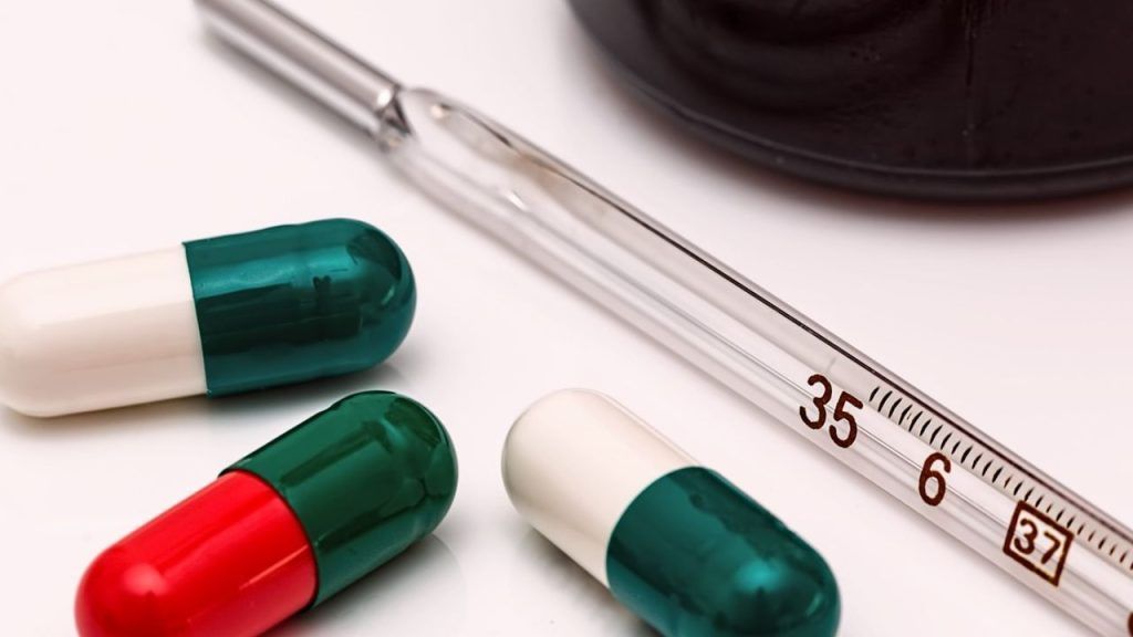 La propia Organización Mundial de la Salud (OMS), ha advertido que el mal uso de los antibióticos pueden ocasionar más males de los que se pretenden combatir con ellos.