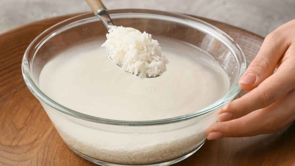 Beneficios del agua de arroz integral