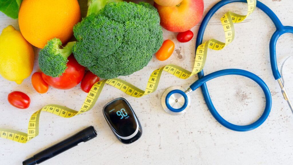 Revertir la prediabetes: herramientas de control con glucómetro, cinta métrica, estetoscopio y vegetales frescos para prevención y diagnóstico de diabetes tipo 2